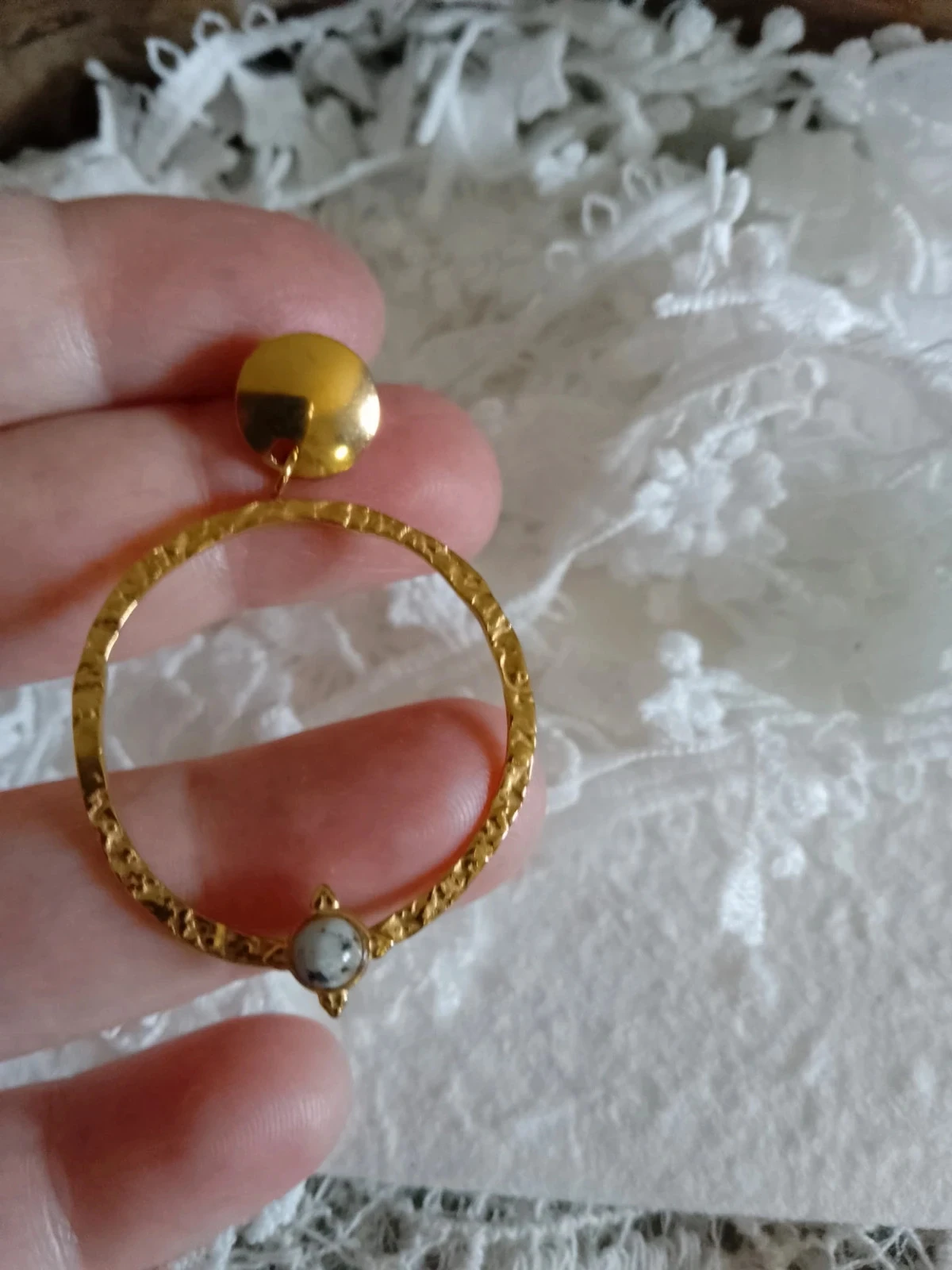 Boucles d'oreilles bohèmes acier doré et pierres naturelles – photo 3